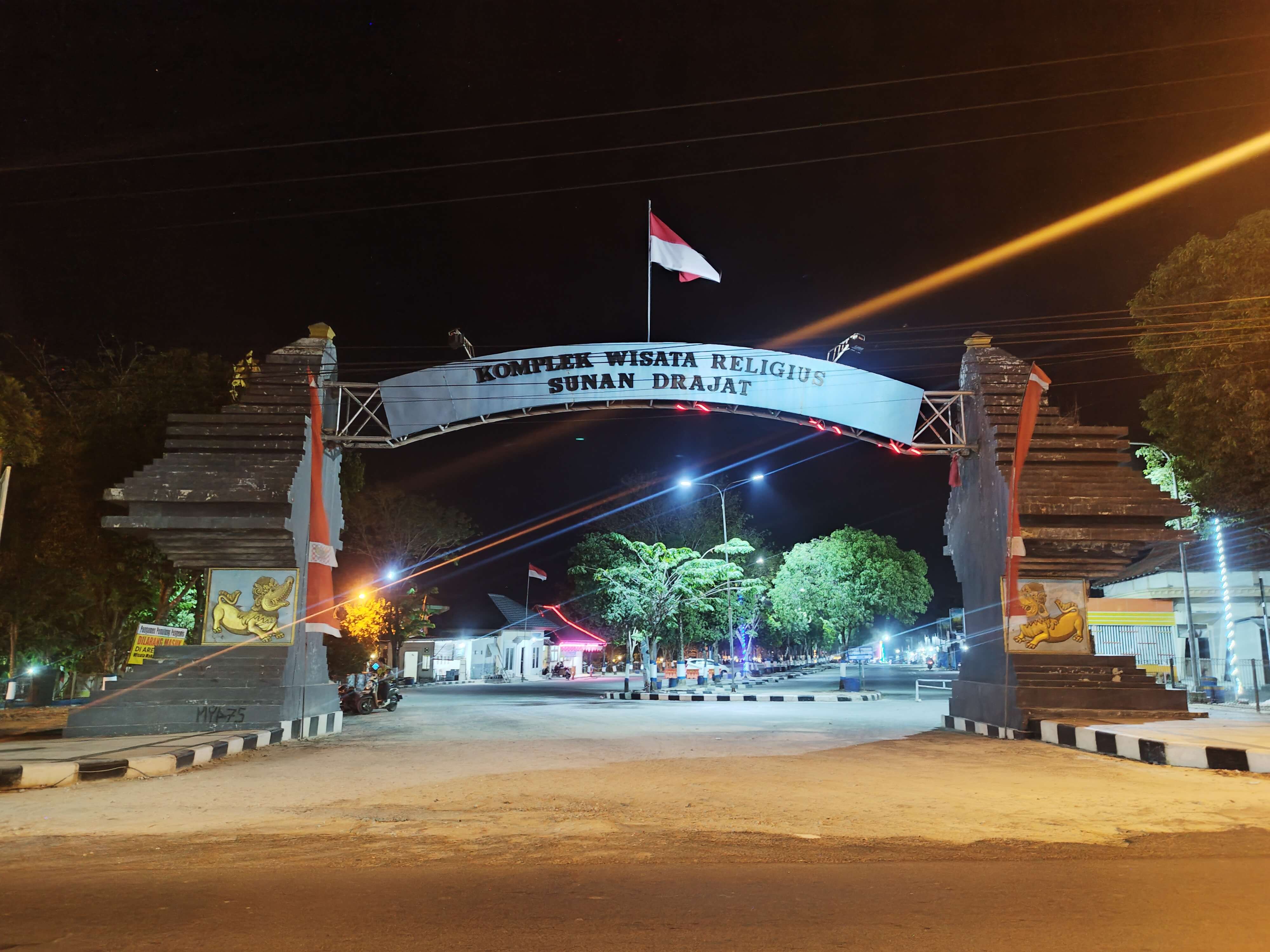 Gapura Makam Sunan Popoh Blitar