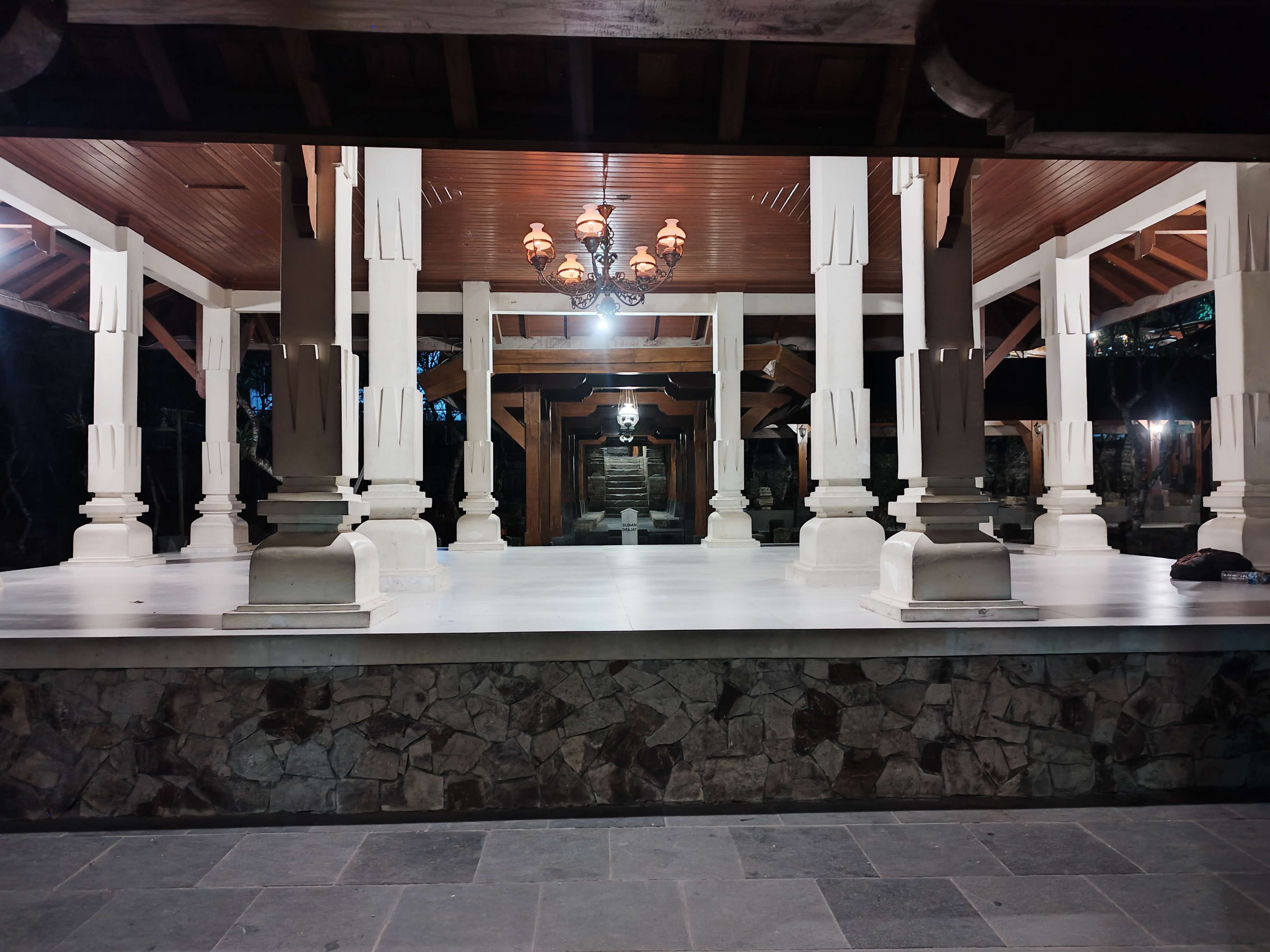 Pendopo Makam Sunan Popoh Blitar